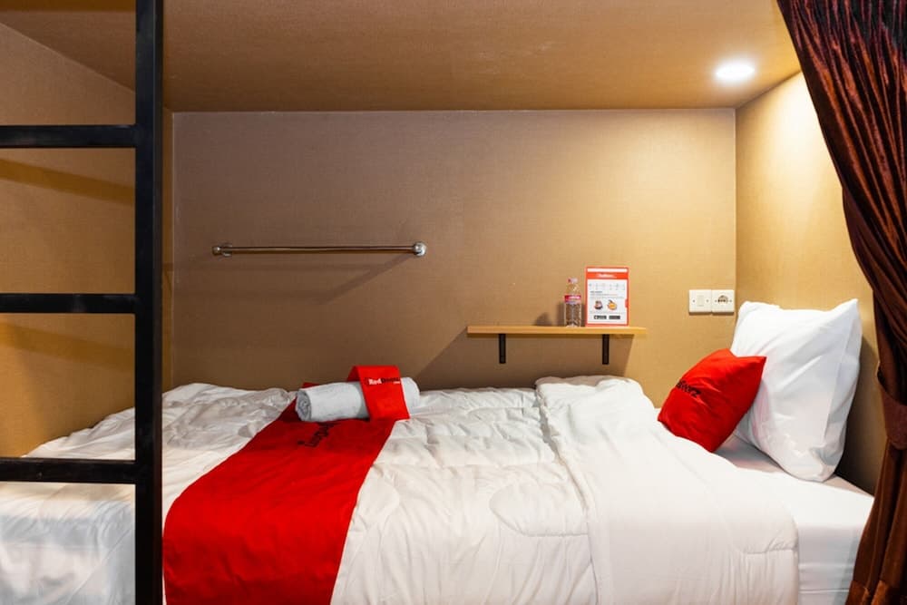 RedDoorz Hostel @ DI Panjaitan Simpang Lima