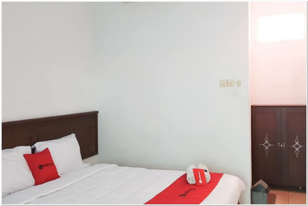 RedDoorz near Bojonegoro Train Station