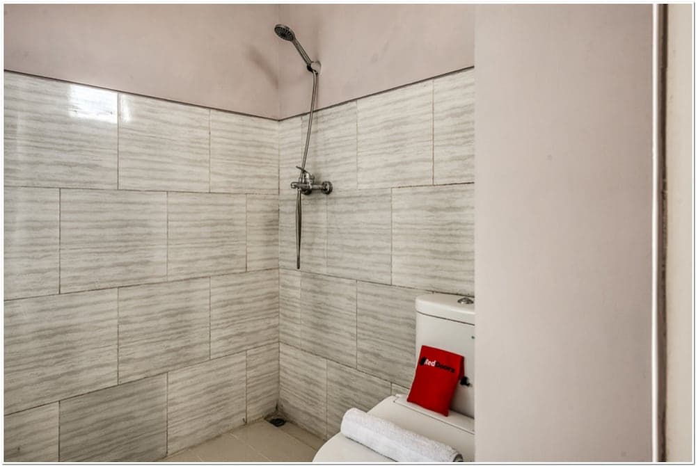 RedDoorz @ Bypass Juanda Airport