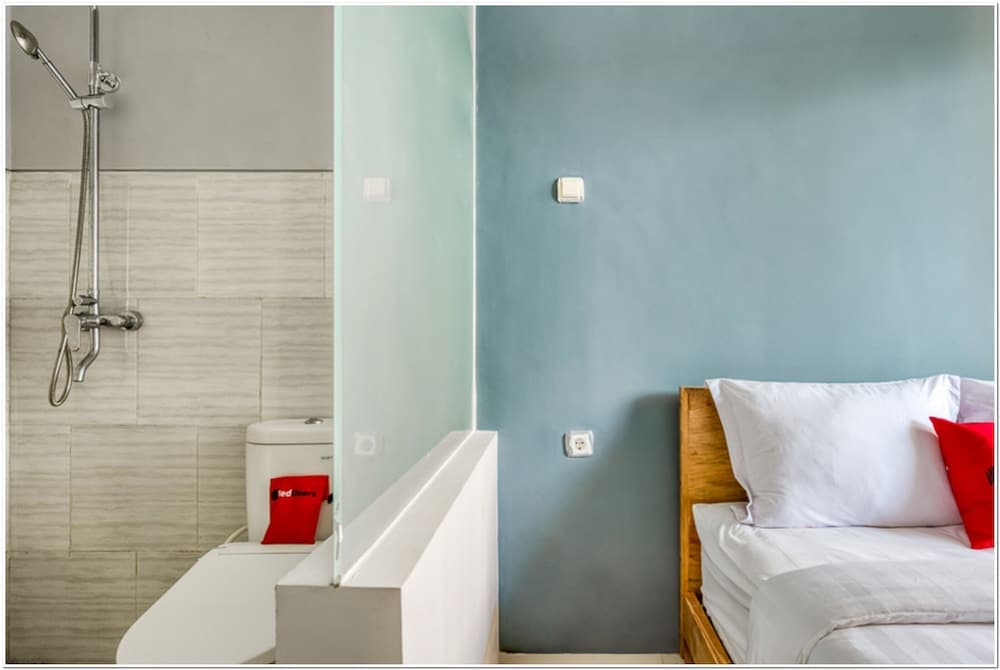 RedDoorz @ Bypass Juanda Airport