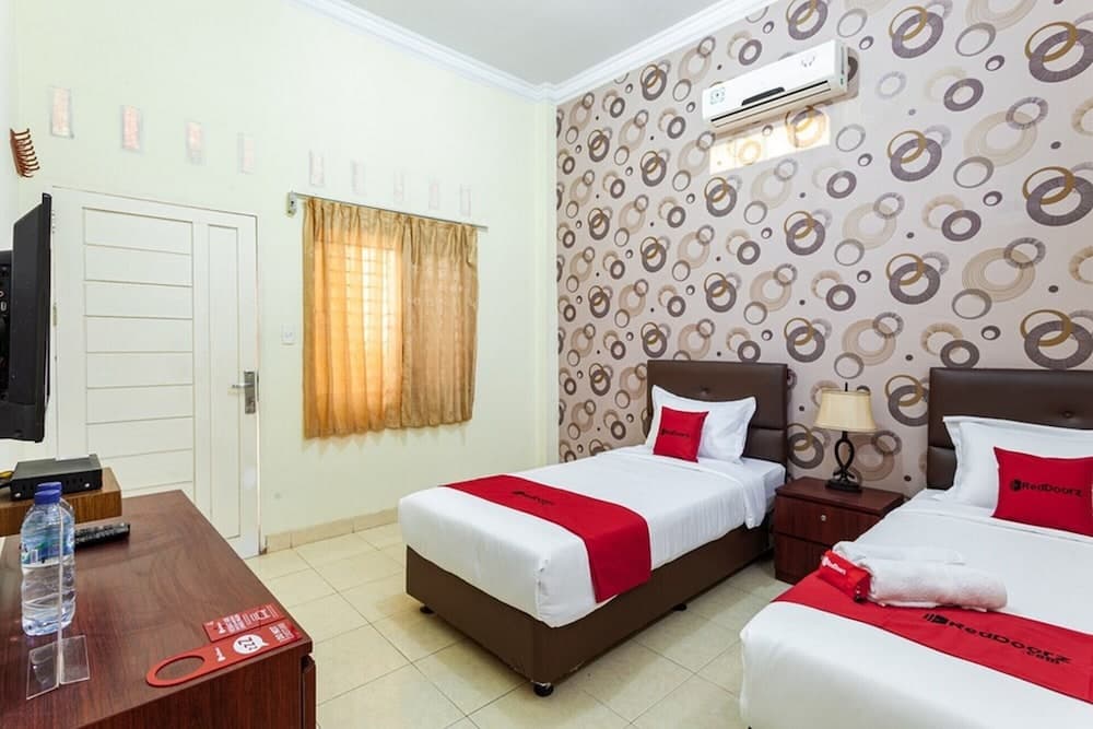 RedDoorz Syariah @ Jalan Letda Sujono Tembung