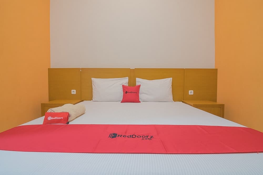 RedDoorz near Alun Alun KC Haurgeulis