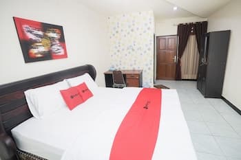 RedDoorz near Bundaran Garuda 2