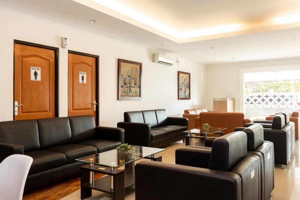 RedDoorz Plus Syariah near Java Supermall Semarang 2