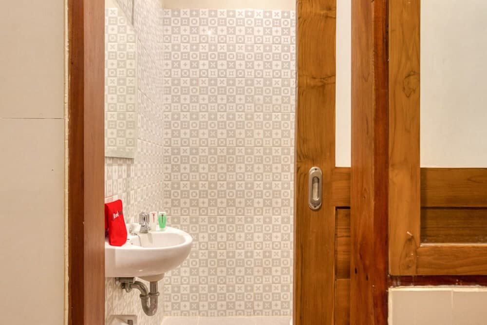 RedDoorz @ Gunung Sanghyang Kerobokan