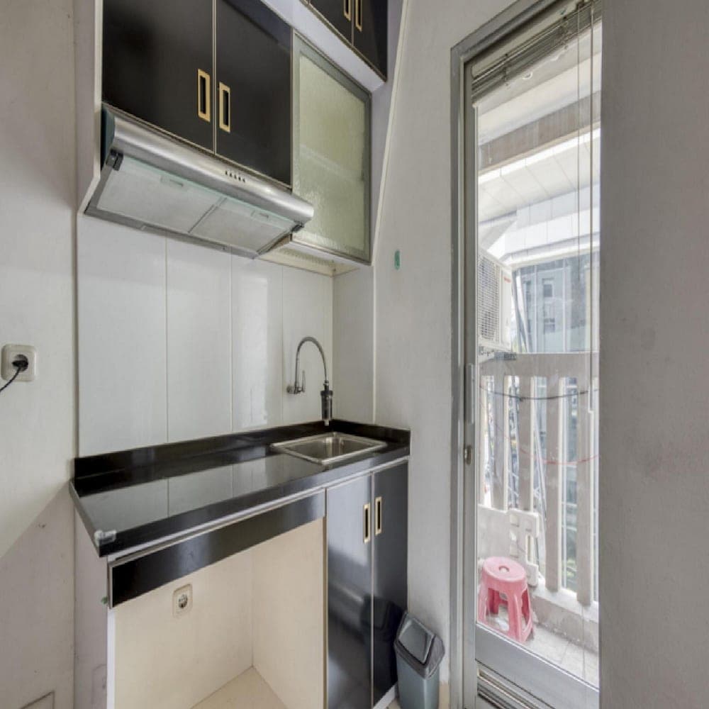 RedDoorz Apartment @ Green Bay Pluit