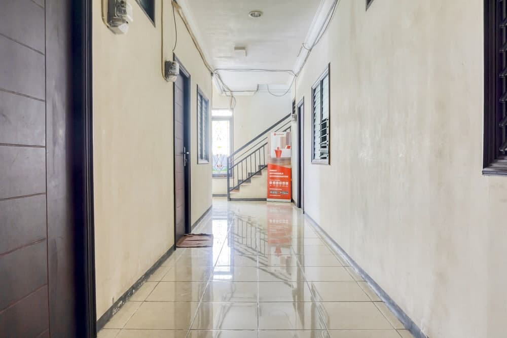 RedDoorz near Widya Mandala University