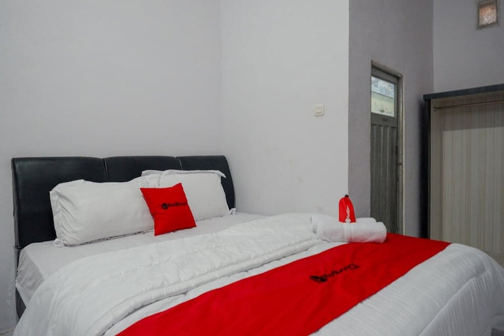 RedDoorz near Pasar Baru Mamuju