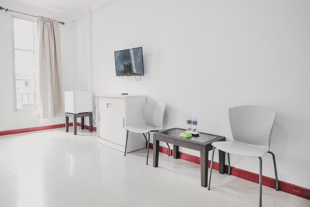 RedDoorz near Nagoya HIll Batam 4