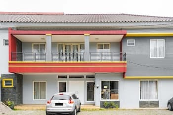 RedDoorz near Siloam Karawaci 3