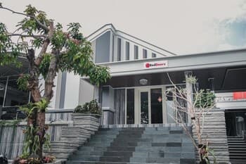 RedDoorz Plus @ Jalan Dr. Cipto Mangunkusumo Lampung