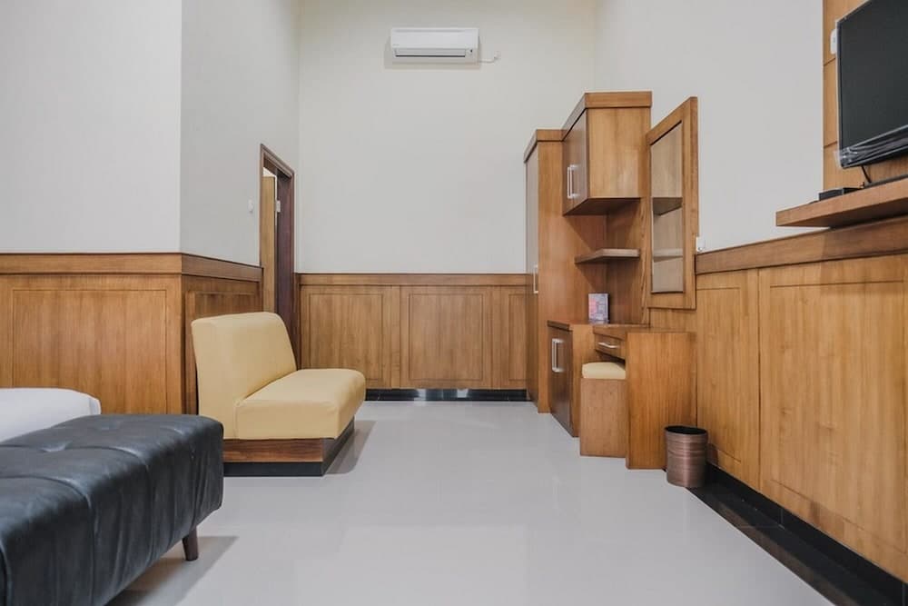 RedDoorz Plus @ Jalan Dr. Cipto Mangunkusumo Lampung