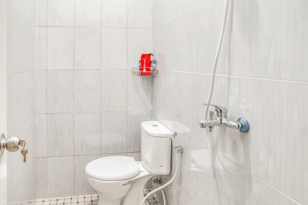 RedDoorz near Taman Mini Jakarta