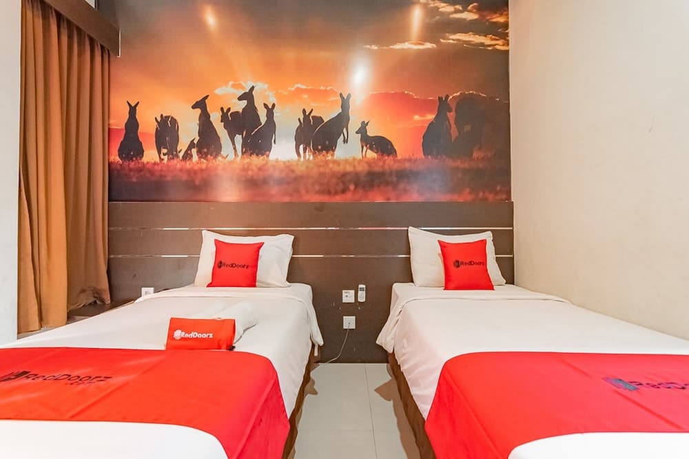 RedDoorz near Stadion Sanaman Mantikei