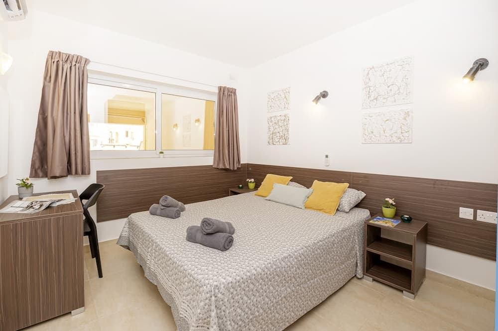 Summer Breeze Maisonette with Terrace by Getaways Malta