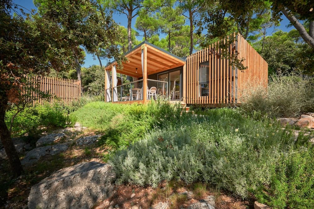 Pine Beach Pakostane Glamping Homes - All Inclusive light