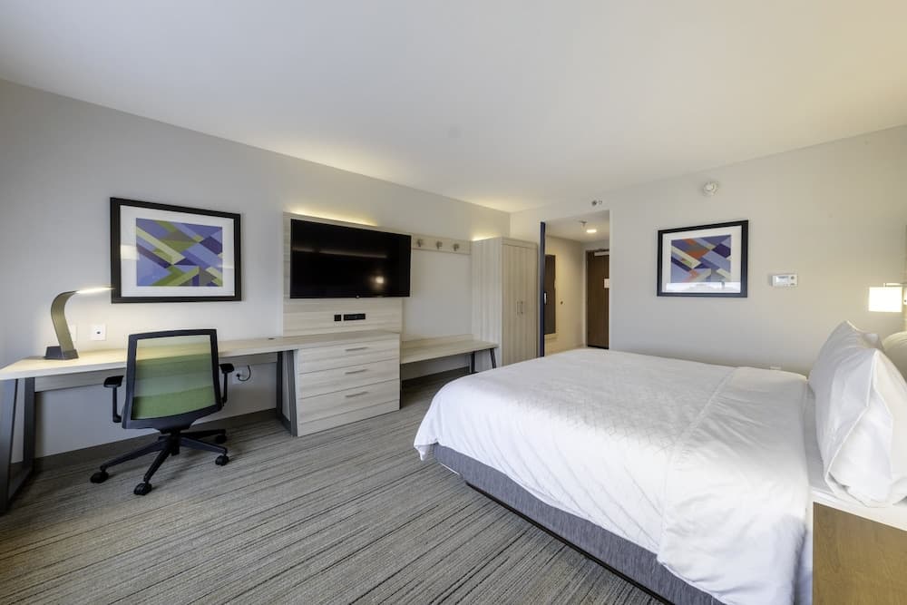 Holiday Inn Express & Suites Staunton by IHG