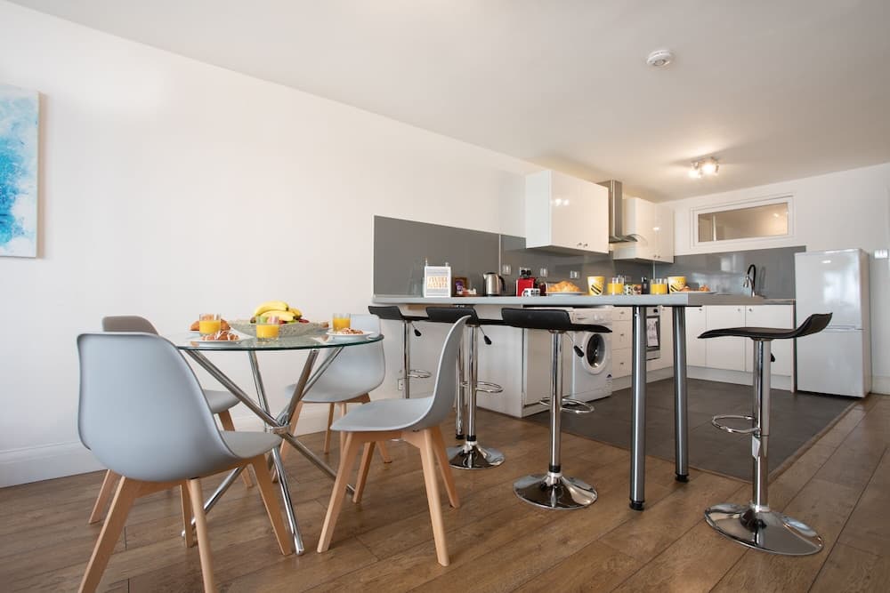 Rest & Recharge Regents Court 3bed 2bath