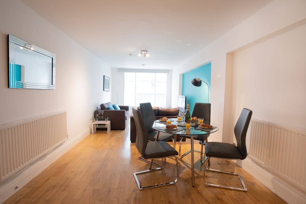 Rest & Recharge Regents CT 1Bed Sleeps 4