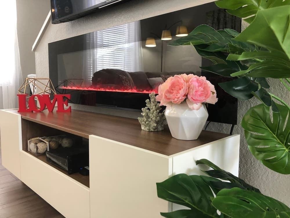 Tideview 44 · Walk TO Convention! Modern. Universal& Disney