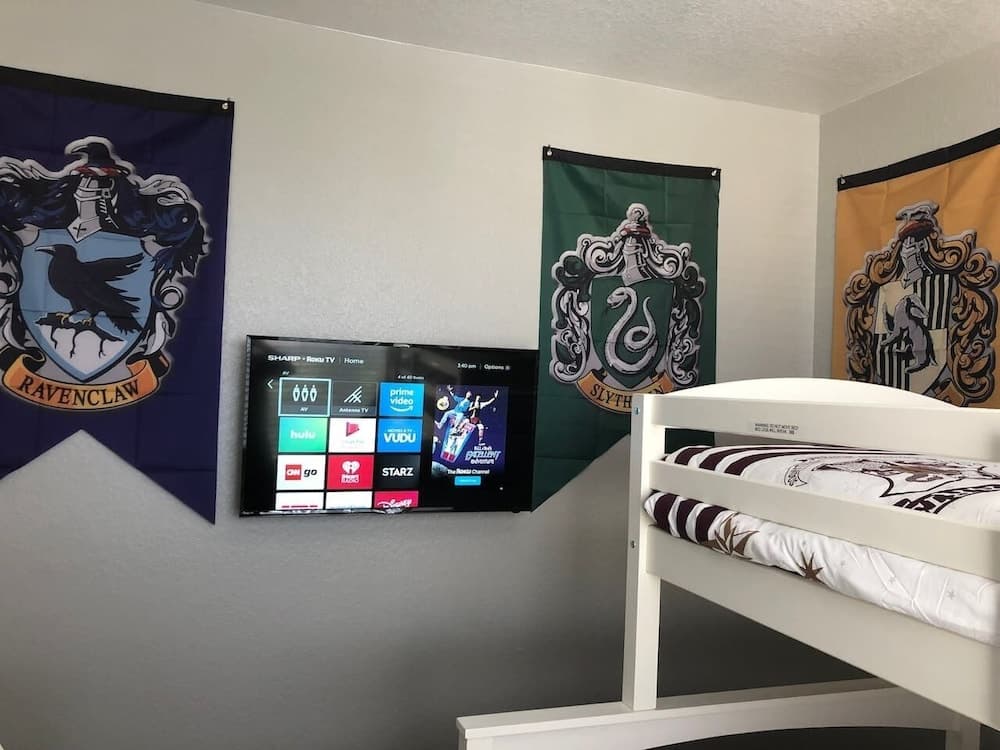 Tideview 44 · Walk TO Convention! Modern. Universal& Disney