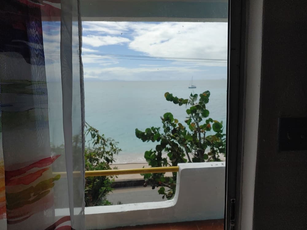 Orrie's Beach Bar Hotel