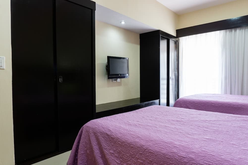 Aldea Thai 305 2 Bedroom Condo by Redawning