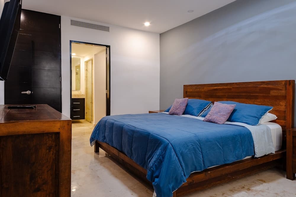 Elements Penthouse 23 3 Bedroom Condo by RedAwning