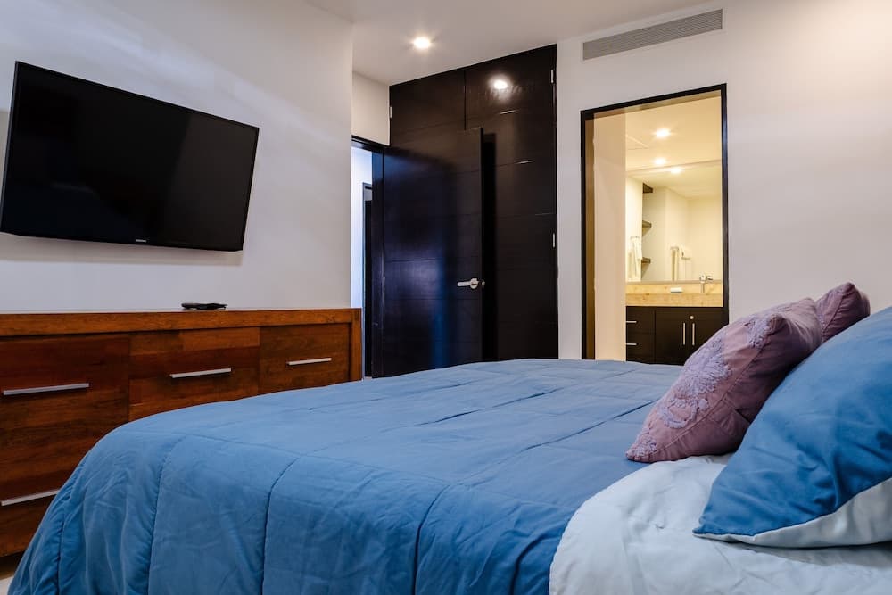 Elements Penthouse 23 3 Bedroom Condo by RedAwning