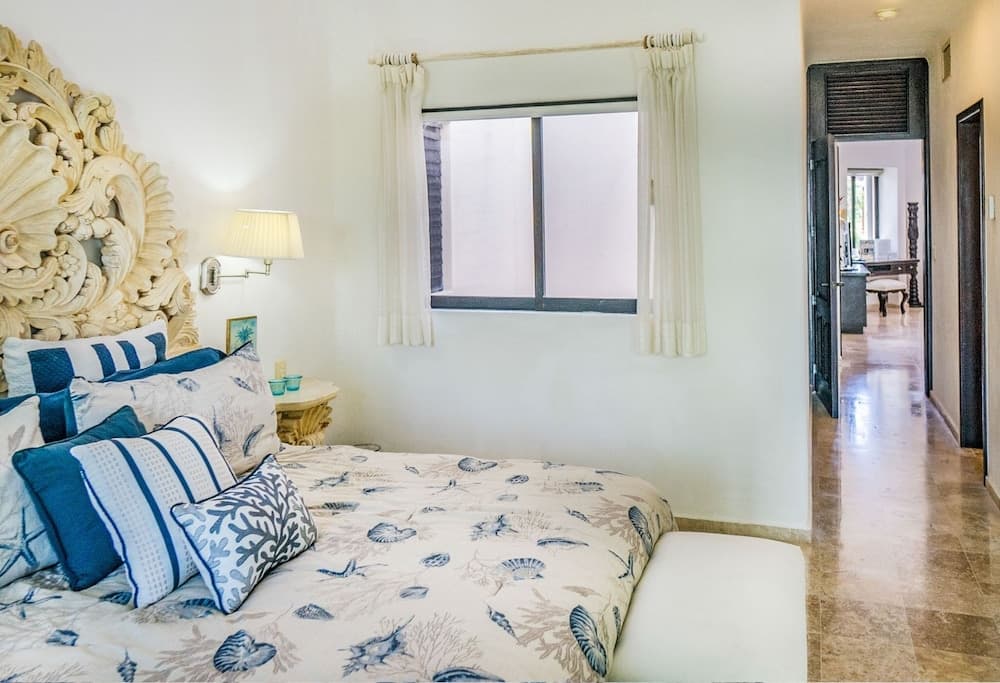 Royal Palms 10 2 Bedroom Condo by RedAwning