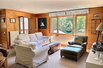 35 Rooms Apartment at 300m From the Cableway