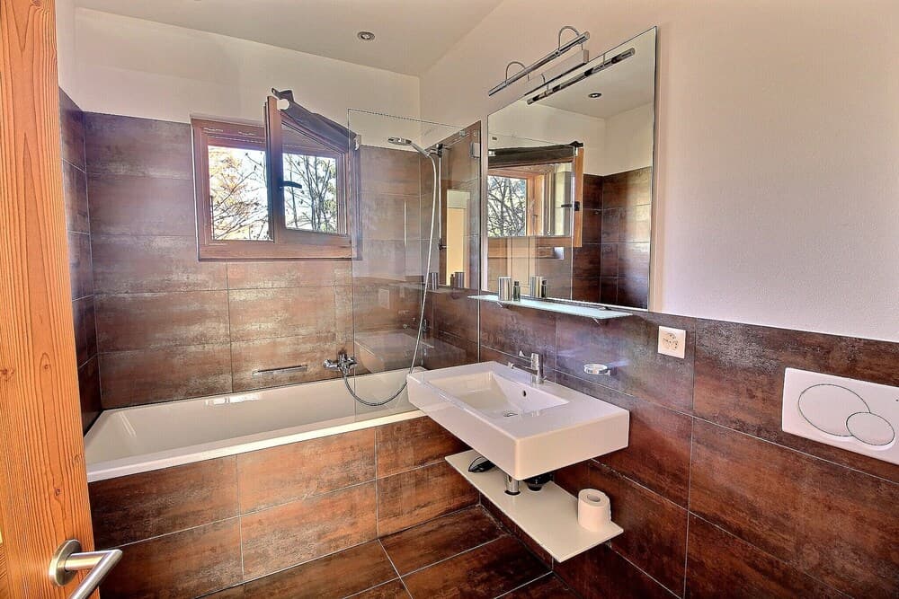 Very Nice 45 Rooms at 100m From the Cableway