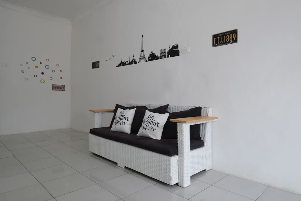 OYO 2557 The Apple Residence