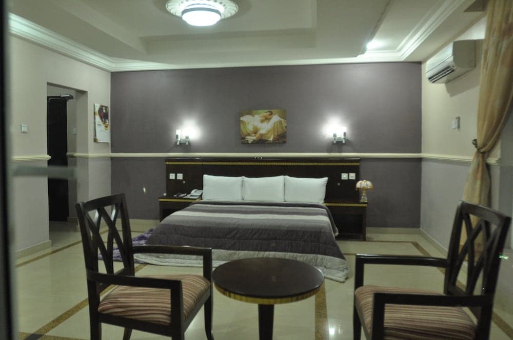 Randekhi Royal Hotel - Gold Wing