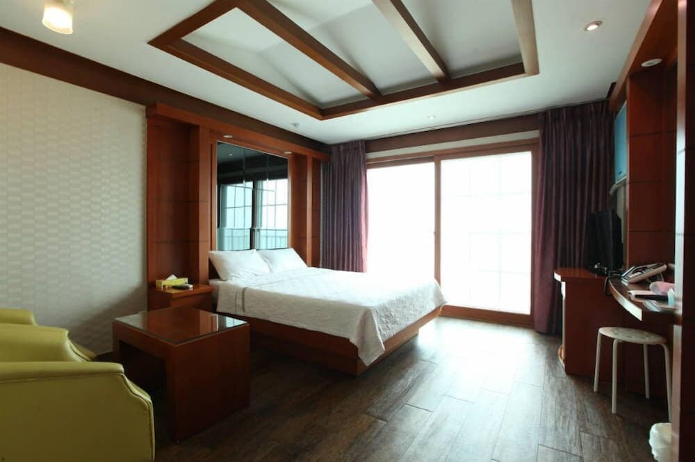 Benikea Mountain and Sea Yangyang