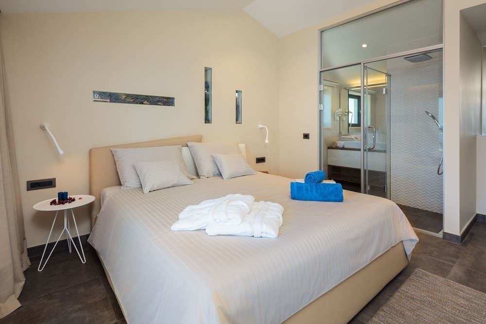 Beachfront Villa Azzurro With Pool