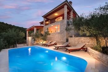 Luxury Stairway to Heaven with Pool