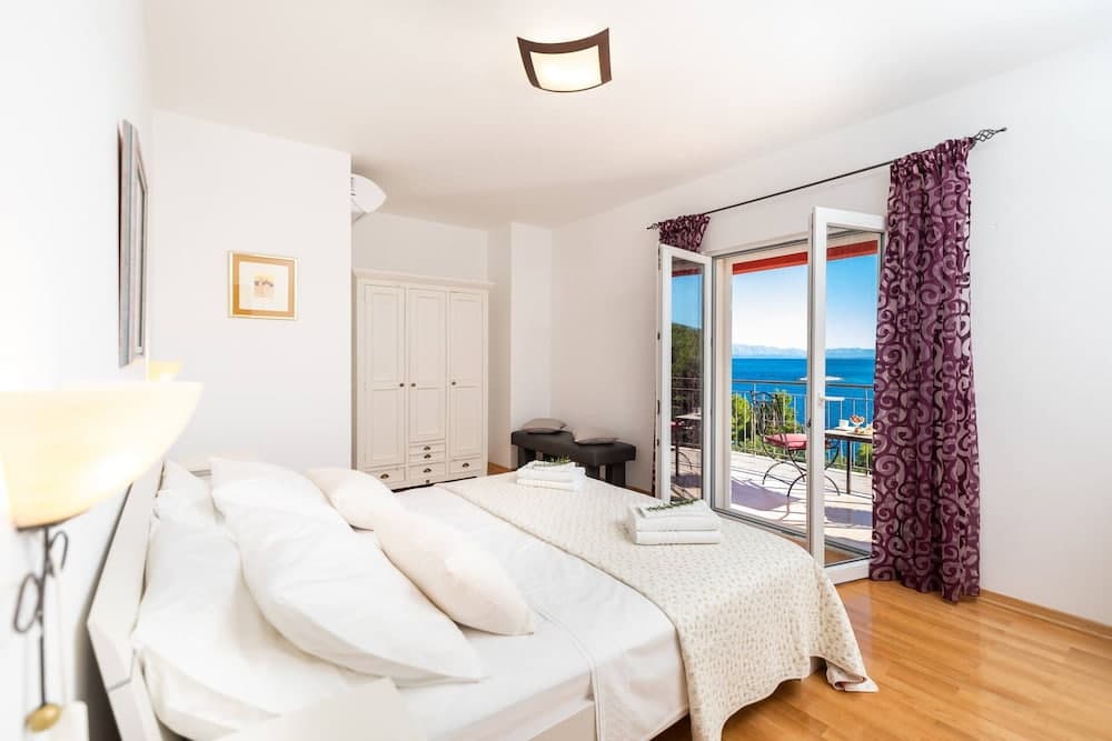 Luxury Stairway to Heaven with Pool