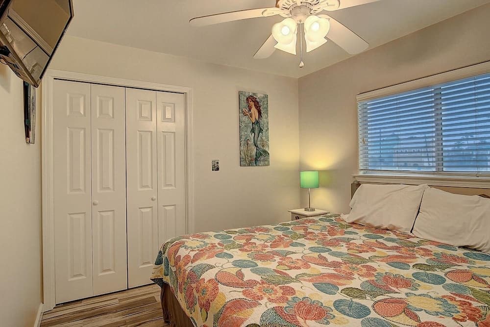 Costa Del Ray #1 2 Bedroom Condo by Redawning