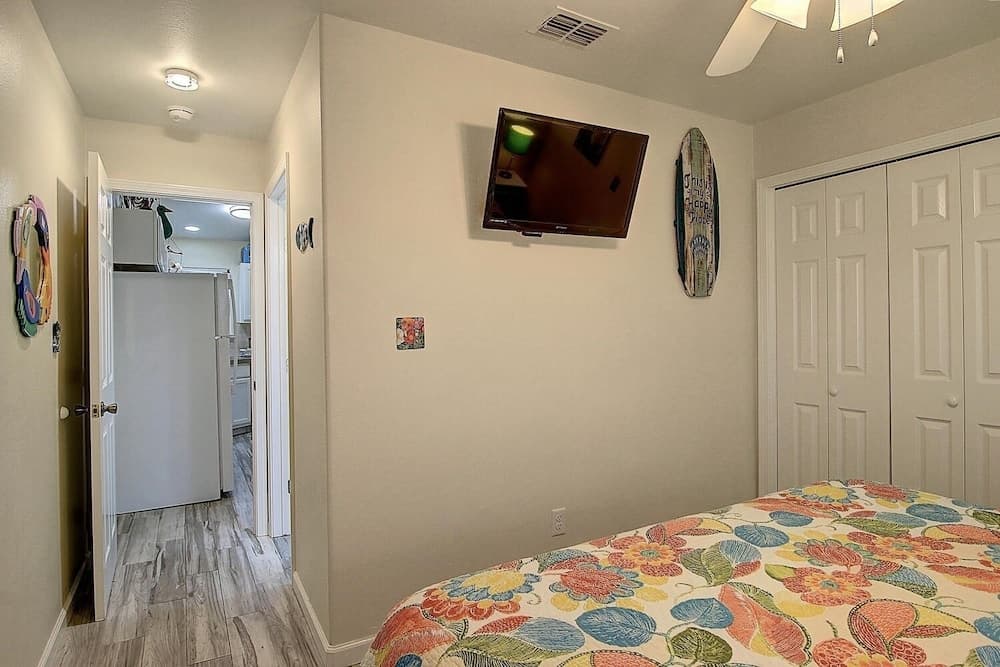 Costa Del Ray #1 2 Bedroom Condo by Redawning