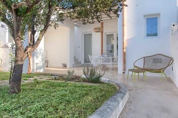 Deluxe Tangerine Court