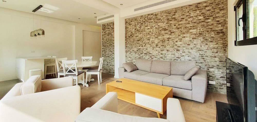 Brand New 2 Bedrooms Near the Beach TL55
