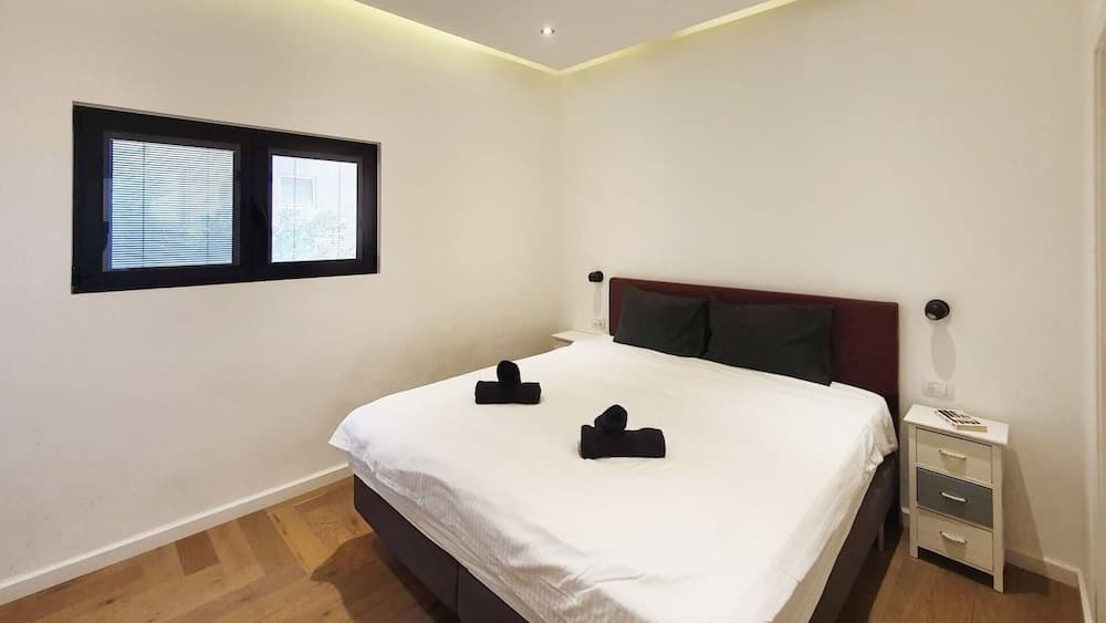 Brand New 2 Bedrooms Near the Beach TL55