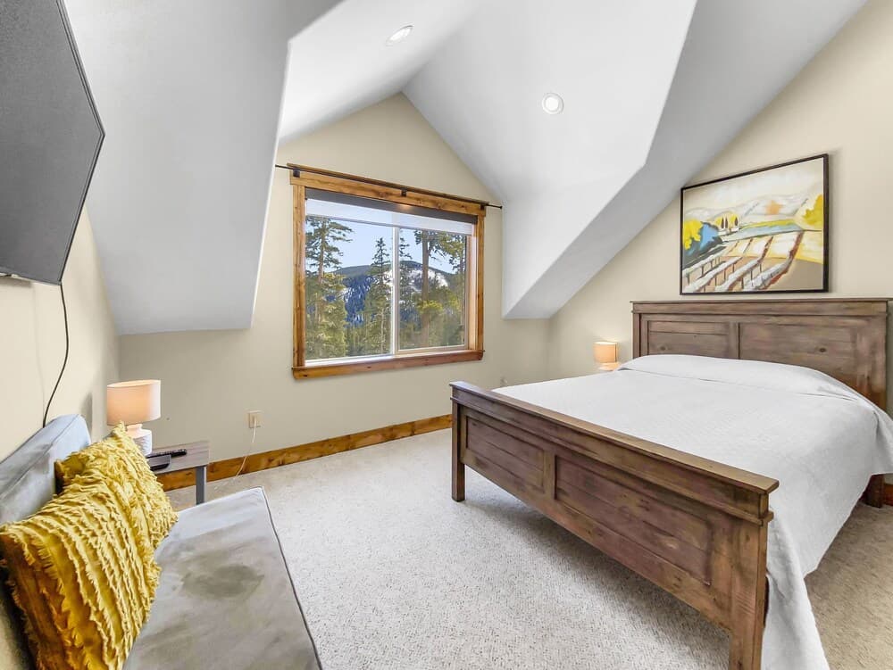 Mountain View Lodge 4 Bedroom Home by Redawning