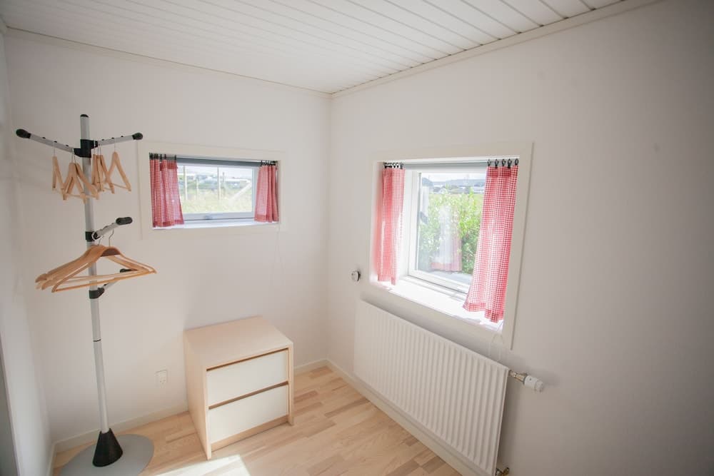 Red Robin - Vacation homes next to Svartifossur waterfall