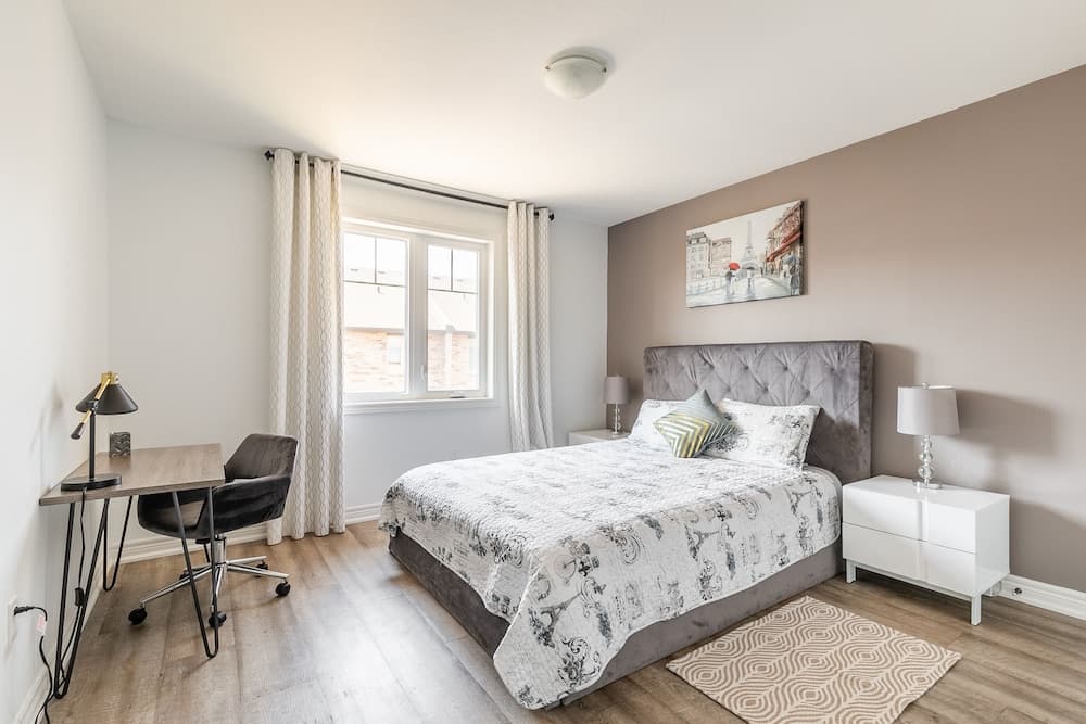 GLOBALSTAY. Modern Lake Ontario Townhomes