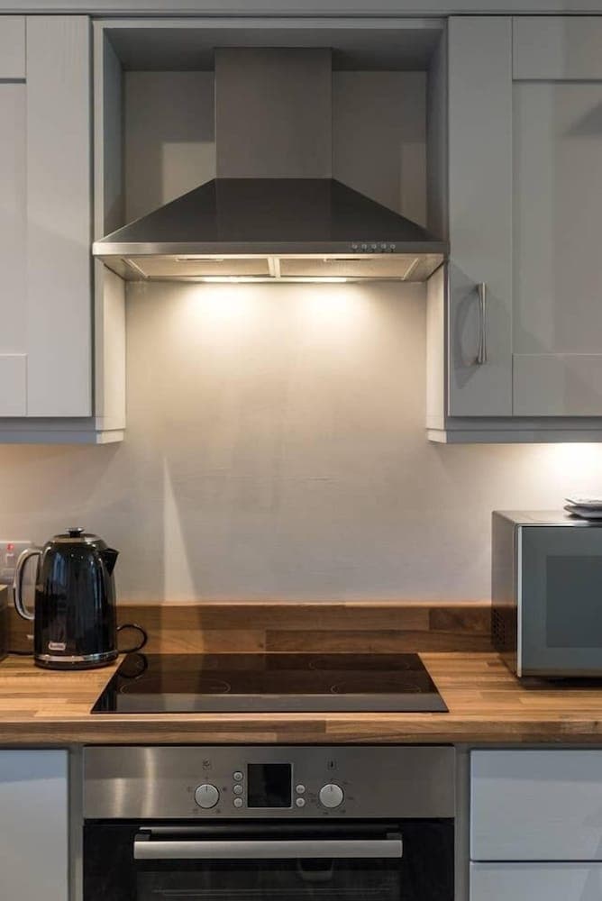 Stylish & Modern 3 Bedroom Home