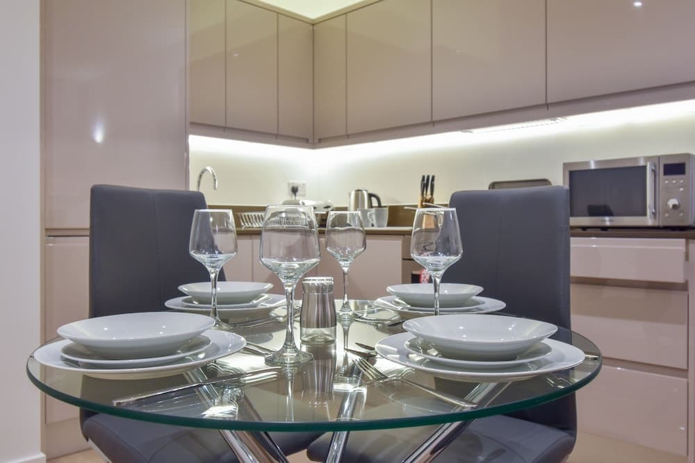 Silbury MK City Apartment With Parking