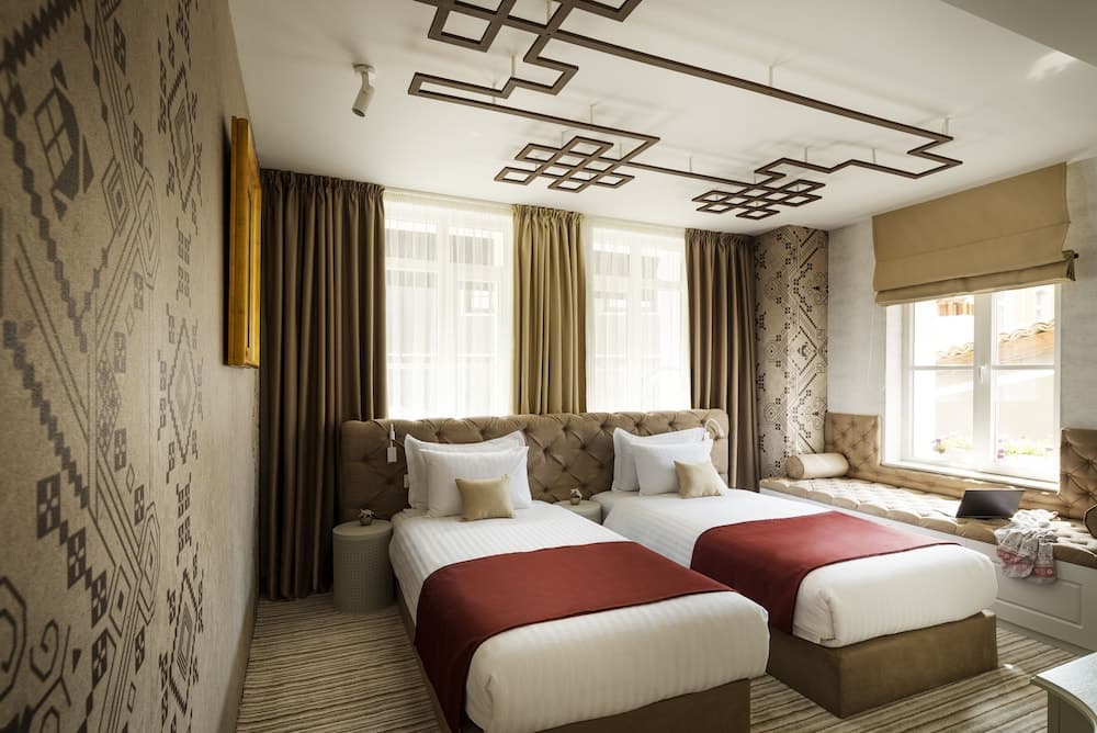 Gallery 37 Powered by ASTON