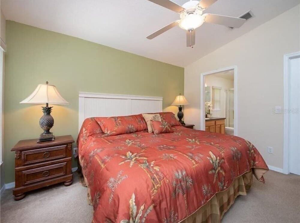 Westerly Facing Private Pool and spa Home Over Looking Nature Conservation Area - 520